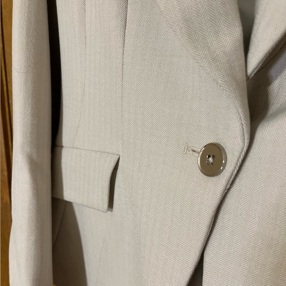 Light Tan White House Black Market Blazer - Picture 3 of 8